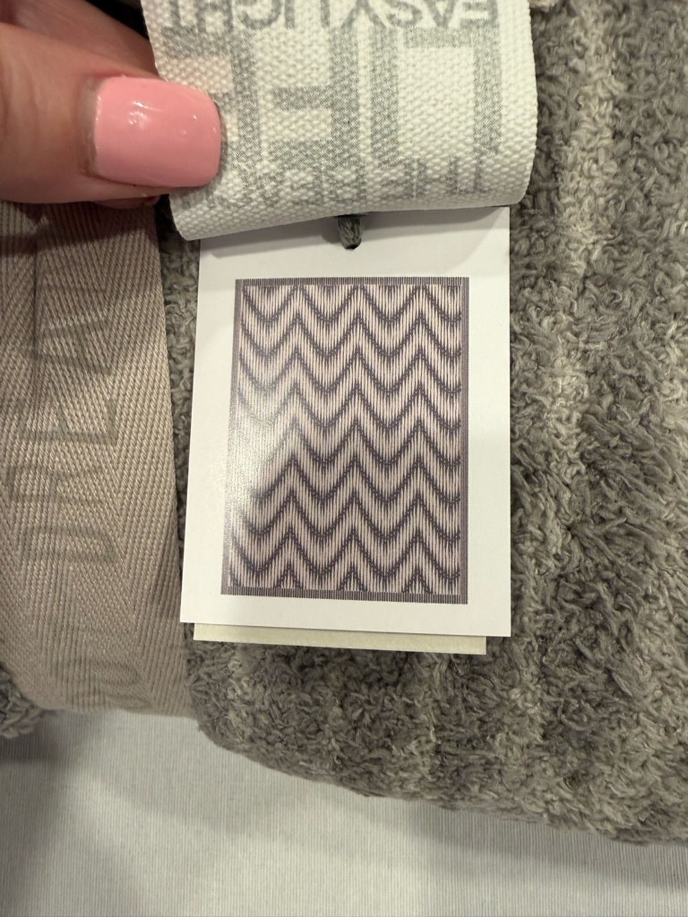 Barefoot Dreams CozyChic IKAT Blanket Gray Linen 45x60 NWT - Picture 3 of 6